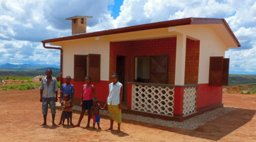 famille malgache aidée par l'association ASA à Madagascar